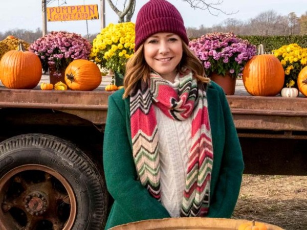 Outrageous Pumpkins Season 4 is yet to be announced by Food Network